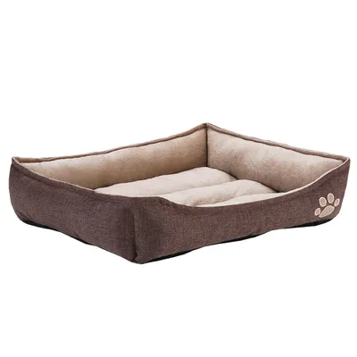 Rechthoekig huisdierenbed met opstaande randen, bruine buitenkant van stof, beige binnenkant en pootafdrukmotief op de zijkant.