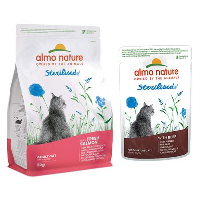Almo Nature Sterilised Adult Cat Trockenfutter mit frischem Lachs, 2kg. Verpackung zeigt eine Katze und Blumenmotiv.