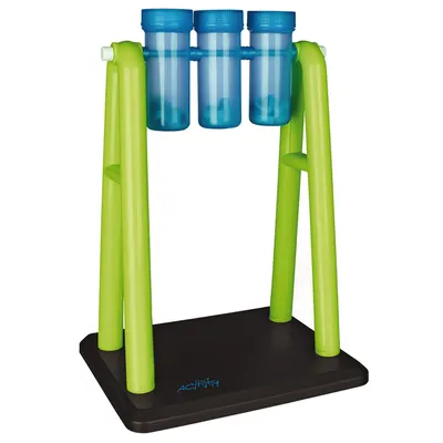 Trixie Dog Activity spel met drie blauwe draaibare kunststof buizen op groen frame en zwarte basis, zichtbaar merknaam 'Activity' op de voet.
