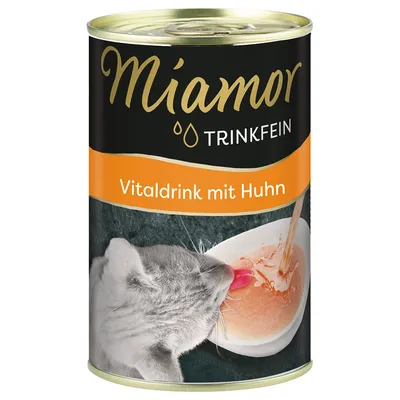 Miamor Trinkfein Vitaldrink mit Huhn, afbeelding van een kat die uit een kom met drank likt. Tekst op blik: 'Vitaldrink mit Huhn'.