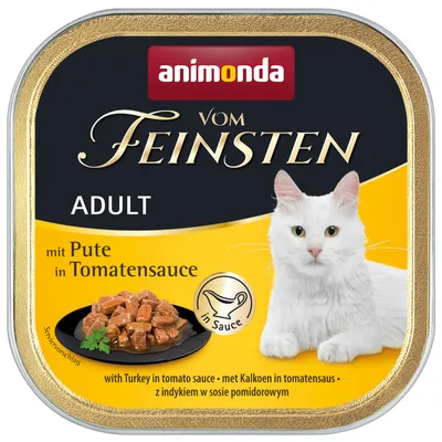 Animonda Vom Feinsten Adult comida para gatos con pavo en salsa de tomate, imagen de un gato blanco y comida servida en plato negro.