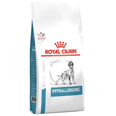 Balenie krmiva pre psov Royal Canin Hypoallergenic, nápisy: VETERINARY NUTRITION, HYPOALLERGENIC, obrázok psa na prednej strane obalu. Balenie krmiva pre psov Royal Canin Hypoallergenic, nápisy: VETERINARY NUTRITION, HYPOALLERGENIC, obrázok psa na prednej strane obalu.