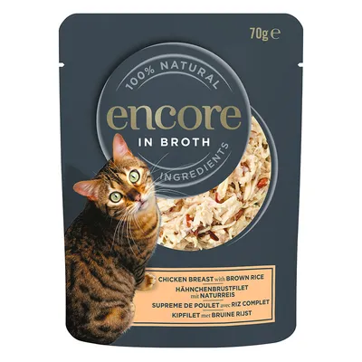 Encore in Broth, Hähnchenbrustfilet mit Naturreis, 100% natürliche Zutaten, 70g. Verpackung zeigt Produkt und Katze.