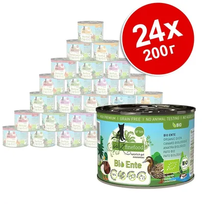 Пакет от 24 консерви по 200 г catz finefood Bio Ente за котки. Видими са етикети с надписи: BIO, Organic Duck, DE-ÖKO-006, без зърно, без животински тестове.