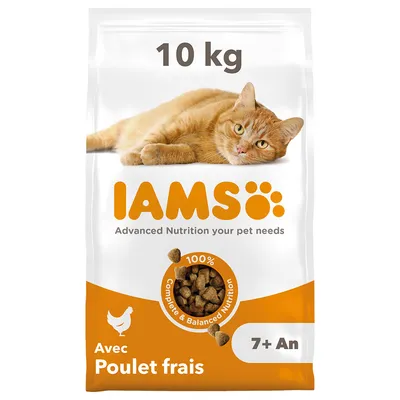 Sac de croquettes IAMS 10 kg, texte visible : Advanced Nutrition your pet needs, Avec Poulet frais, 7+ An, 100 % Complete & Balanced Nutrition, image d’un chat roux allongé.