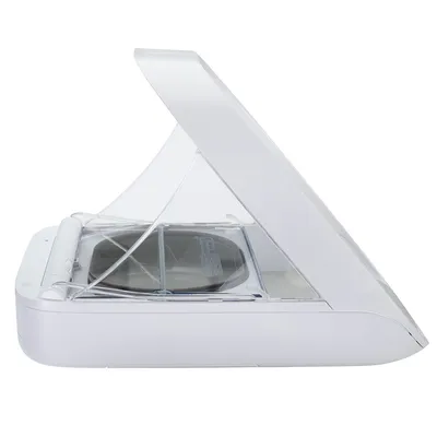 Automatisk foderskål med transparent lock, två separata fack och vit hölje.