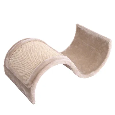Bølgeformet kradsebræt i beige plys med sisaloverflade på den ene side og blød plys på den anden. Ingen synlige mærker eller tekst.