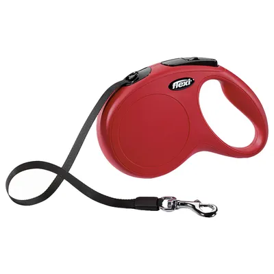 Guinzaglio avvolgibile Flexi rosso con impugnatura ergonomica, fettuccia nera e moschettone in metallo visibile.