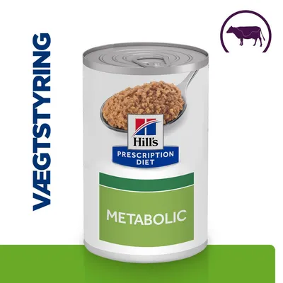 Hill's Prescription Diet dåse med tekst METABOLIC, vægtstyring og illustration af ko. Synlig foderstruktur på ske. Hill's Prescription Diet dåse med tekst METABOLIC, vægtstyring og illustration af ko. Synlig foderstruktur på ske.