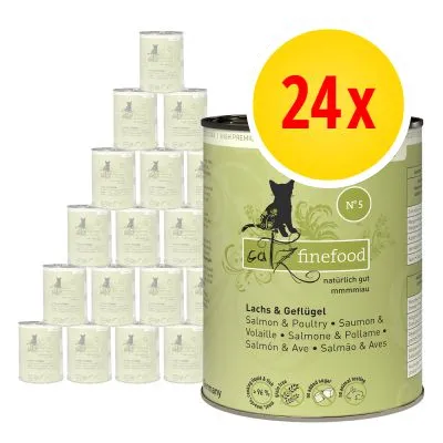 Multipack 24x catz finefood N°5 Lachs & Geflügel, burkar med text Salmon & Poultry på etiketten. Stor gul cirkel med röd text: 24x. Multipack 24x catz finefood N°5 Lachs & Geflügel, burkar med text Salmon & Poultry på etiketten. Stor gul cirkel med röd text: 24x.
