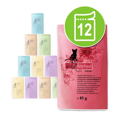 Pack de 12 sobres de comida para gatos catz finefood N°3 Geflügel, cada uno de 85 g. Sobres en varios colores con texto visible en alemán. Pack de 12 sobres de comida para gatos catz finefood N°3 Geflügel, cada uno de 85 g. Sobres en varios colores con texto visible en alemán.