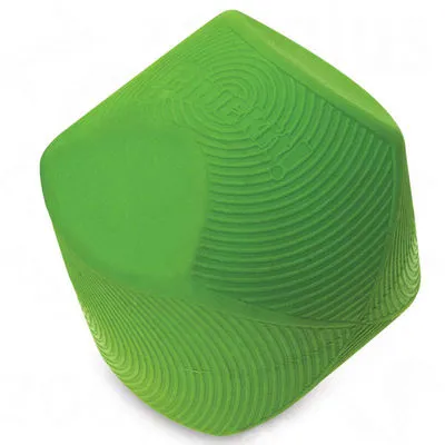 Jucărie verde pentru animale, formă neregulată, suprafață cu striații concentrice și inscripția „BUSTER” vizibilă pe lateral. Material plastic.