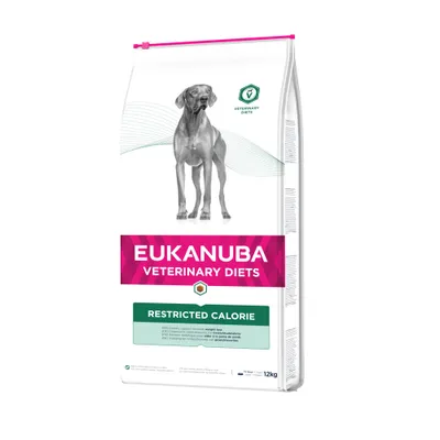 Zak Eukanuba Veterinary Diets Restricted Calorie hondenvoer, 12 kg. Tekst: 'RESTRICTED CALORIE', afbeelding van hond en veterinaire badge zichtbaar op verpakking.