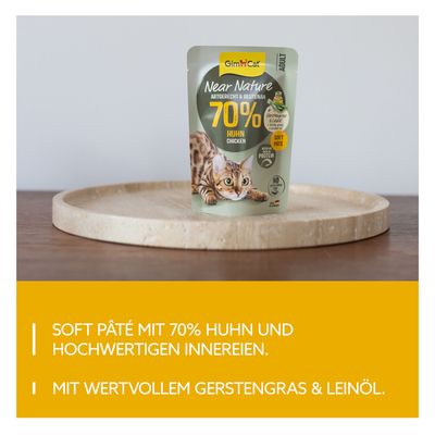 GimCat Near Nature Adult Soft Paté mit 70% Huhn, Gerstengras & Leinöl. Reich an Protein, ohne Getreide & Zuckerzusatz. Made in Germany.