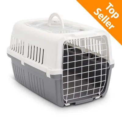 Trasportino per animali in plastica e metallo con maniglia superiore, griglia frontale bianca. Etichetta arancione in alto a destra con testo: Top Seller.