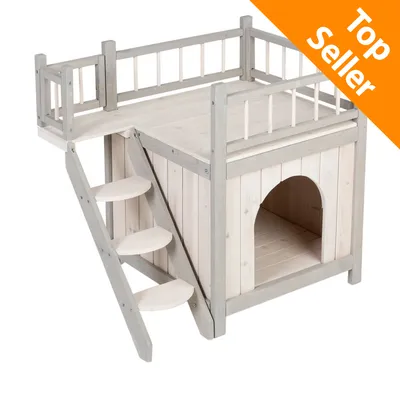 Casetta per animali in legno chiaro con scala laterale e terrazza superiore recintata. Angolo arancione in alto a destra con testo: Top Seller. Casetta per animali in legno chiaro con scala laterale e terrazza superiore recintata. Angolo arancione in alto a destra con testo: Top Seller.