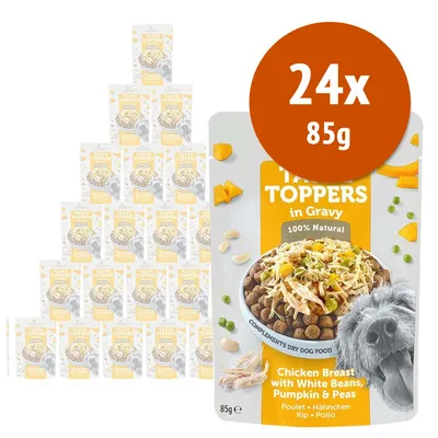 Confezione da 24 bustine da 85 g ciascuna di Toppers in Gravy, petto di pollo con fagioli bianchi, zucca e piselli. Testo visibile: 100% Natural, Complement’s dry dog food.