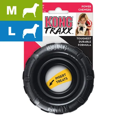 KONG Traxx -lelu, kestävä musta rengas, pakkauksessa tekstiä: POWER CHEWERS, TOUGHEST DURABLE FORMULA, INSERT TREATS. Koot M ja L merkitty vasemmalla.