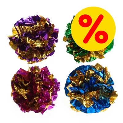 Quattro palline gioco per gatti in pellicola colorata, simbolo percentuale rosso su sfondo giallo che indica offerta o sconto visibile nell'immagine.