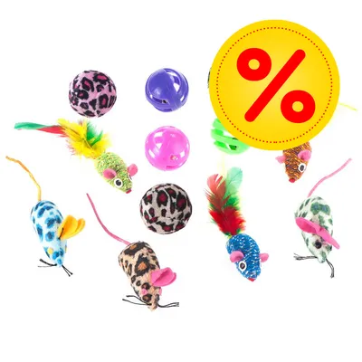Set di giochi per gatti: palline colorate e topolini in tessuto con piume. Simbolo percentuale rosso su sfondo giallo indica offerta o promozione visibile nell'immagine.