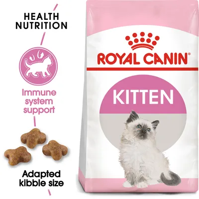 Royal Canin Kitten -kuivaruokapakkaus, näkyvissä kissanpentu, tekstit: Health Nutrition, Immune system support, Adapted kibble size. Näkyvissä kolmen muotoisen nappulan kuva. Royal Canin Kitten -kuivaruokapakkaus, näkyvissä kissanpentu, tekstit: Health Nutrition, Immune system support, Adapted kibble size. Näkyvissä kolmen muotoisen nappulan kuva.