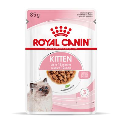 Plic Royal Canin Kitten 85 g, bucăți în sos, pentru pisici până la 12 luni. Text vizibil: 'No preservatives', 'Stage 3'. Imagine cu o pisică și hrană umedă.