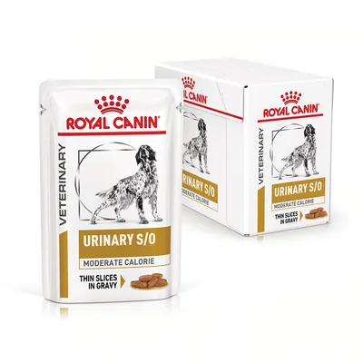 Royal Canin Veterinary Urinary S/O Moderate Calorie Thin Slices in Gravy -koiran märkäruoka, pakkaus ja annospussi näkyvissä.