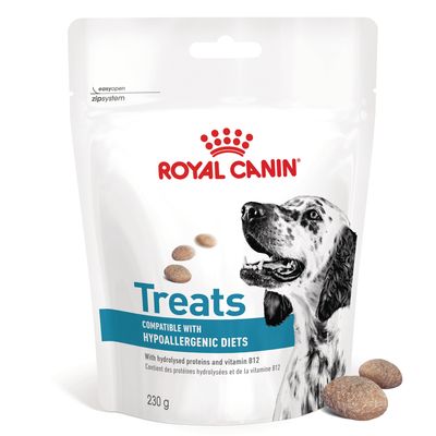 Royal Canin Treats, compatible with hypoallergenic diets, 230 g. Pussissa koiran kuva ja teksti: With hydrolysed proteins and vitamin B12.
