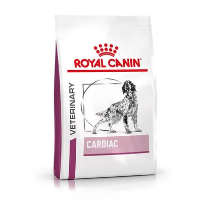 Confezione di crocchette per cani Royal Canin Veterinary Cardiac, con immagine di un cane e testo visibile: VETERINARY, CARDIAC. Confezione di crocchette per cani Royal Canin Veterinary Cardiac, con immagine di un cane e testo visibile: VETERINARY, CARDIAC.