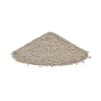 Cumulo di materiale grigio e granuloso, possibilmente lettiera per gatti o granulato simile.