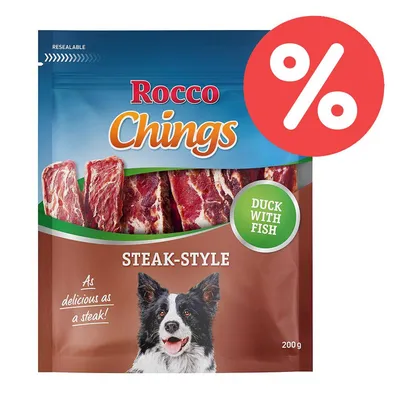 Rocco Chings DUCK WITH FISH STEAK-STYLE, 200 g, obrázek balení s plátky masa a psem, červená ikona procenta v pravém horním rohu