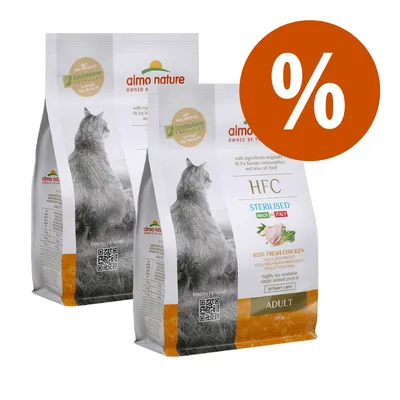 Due confezioni di Almo Nature HFC Sterilised Adult pollo fresco per gatti, scritta 'Made in Italy', simbolo percentuale arancione che indica offerta o sconto visibile sull'immagine.
