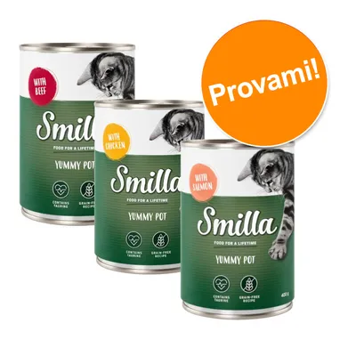 Tre lattine di Smilla Yummy Pot per gatti: with beef, with chicken, with salmon. Etichetta verde, scritte 'contains taurine', 'grain-free recipe'. Bollino arancione con testo 'Provami!'. Tre lattine di Smilla Yummy Pot per gatti: with beef, with chicken, with salmon. Etichetta verde, scritte 'contains taurine', 'grain-free recipe'. Bollino arancione con testo 'Provami!'.