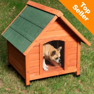 Drevená búda pre psa so zelenou strechou, vnútri malý pes. Oranžový roh s textom: Top Seller.