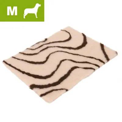 Podložka s černými pruhy na béžovém povrchu, velikost M označená v levém horním rohu ikonou psa a písmenem M. Podložka s černými pruhy na béžovém povrchu, velikost M označená v levém horním rohu ikonou psa a písmenem M.