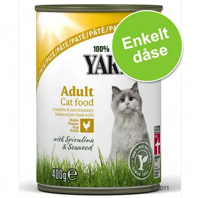 Yarrah Adult Cat food med kylling, spirulina og tang, 400 g dåse. Tekst: Enkelt dåse. Billede af kat på emballagen. 100 % bio/naturlig siden 1992. Yarrah Adult Cat food med kylling, spirulina og tang, 400 g dåse. Tekst: Enkelt dåse. Billede af kat på emballagen. 100 % bio/naturlig siden 1992.