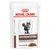Royal Canin Veterinary Gastrointestinal Moderate Calorie kattenvoer, thin slices in gravy, afbeelding van kat en brokjes op de verpakking.