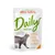 almo nature Daily kattenvoer adult cat, met kip en zalm, natural ingredients, tekst in meerdere talen op de verpakking, afbeelding van een grijze kat