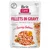 Brit Care Fillets in Gravy for adult cats con Savory Salmon, 85g. No GMO, soia o zucchero. Arricchito con olivello spinoso e nasturzio. Immagine di gatto e ciotola con filetti.