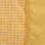 Nahaufnahme eines gelben Stoffes mit kariertem Muster und weicher Textur, geeignet für Heimtierprodukte.