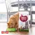 SMØLKE Senior Complete all-in-one cat food, vital ageing, unique protein profile. Katze frisst aus grünem Napf. Schriftzug: feed the love. SMØLKE Senior Complete all-in-one cat food, vital ageing, unique protein profile. Katze frisst aus grünem Napf. Schriftzug: feed the love.