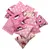 Rosa Stoffkissen mit Hello Kitty-Motiven, Herzen, Sternen und Punkten. Verschiedene Designs sichtbar.