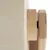 Nahaufnahme von Holzmaterialien mit glatter und strukturierter Oberfläche, zeigt die Verbindung zwischen zwei Holzteilen.