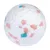 Witte bal van schuimrubber met roze en blauwe vlekken, geschikt als speelgoed.
