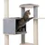 Arbre à chat avec poteaux en sisal, plateformes et niche grise, un chat tigré debout sur une plateforme. Matériaux visibles : tissu, bois, sisal.