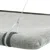 Détail d’un support en tissu gris avec fixation par câble métallique et attache plastique visible sur le coin.