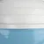 Primo piano di un contenitore in plastica bianco e blu con superficie a righe. Nessuna altra informazione visibile.