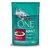 Purina ONE ADULT, 85 g. Zarte Stückchen in Sauce mit Rind und Karotten. Bez barwników, bez sztucznych konserwantów i aromatów. Widoczny kot oraz miska z kawałkami w sosie.