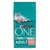Sachet de croquettes pour chat adulte Purina ONE Bifensis Dual Defense, riche en saumon et en céréales complètes. Chat gris illustré sur l’emballage.