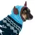 Blauer Hundepullover mit Kapuze und braunen Ohren, dekoratives Muster in Weiss auf dunkelgrünem Stoff.